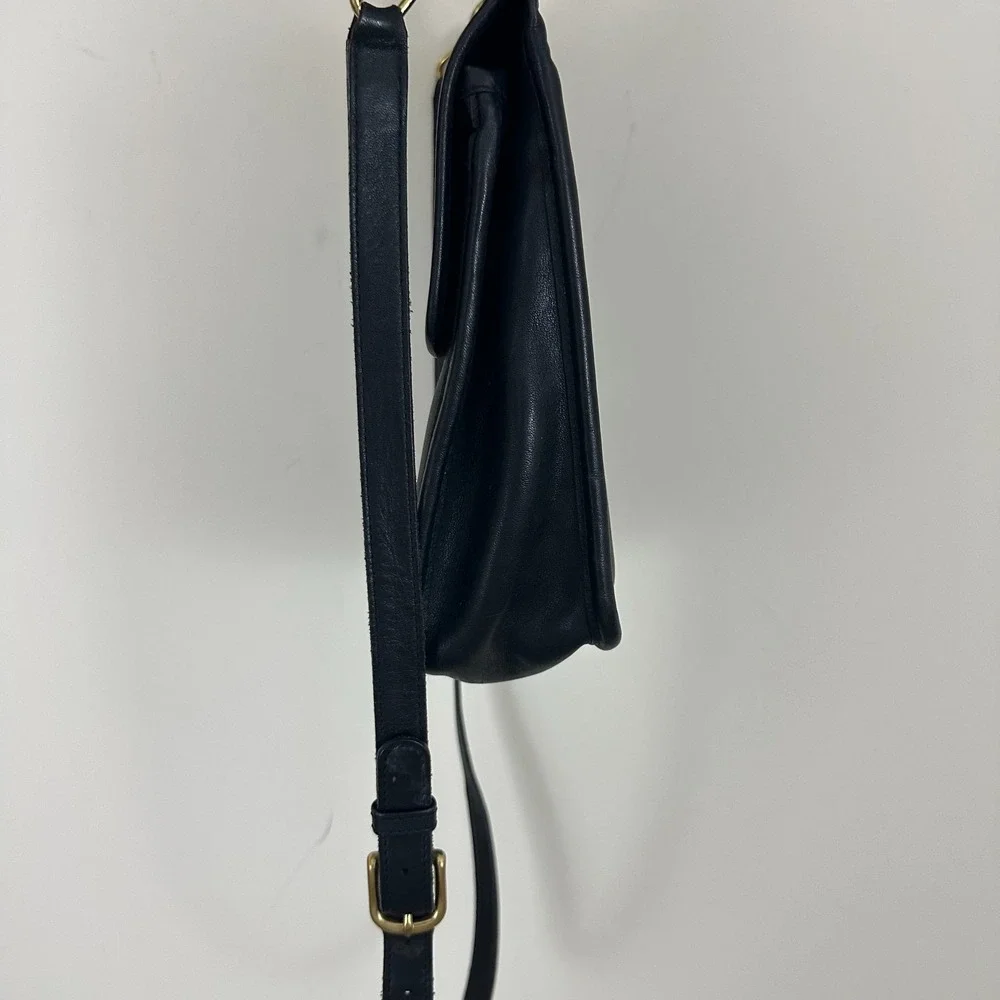 Vintage Coach Willis Shoulder Bag Womens Black Leather Turn-Lock Crossbody Strap